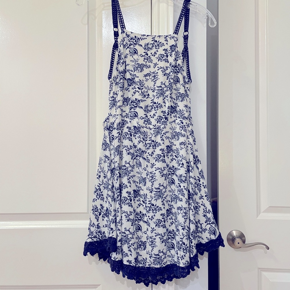 Super cute fancy cotton rayon dress M adjustable straps